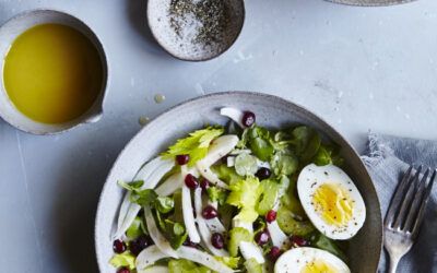 Ensalada de hinojo y apio y ensalada de vegetales asados ​​con vinagreta de naranja sanguina