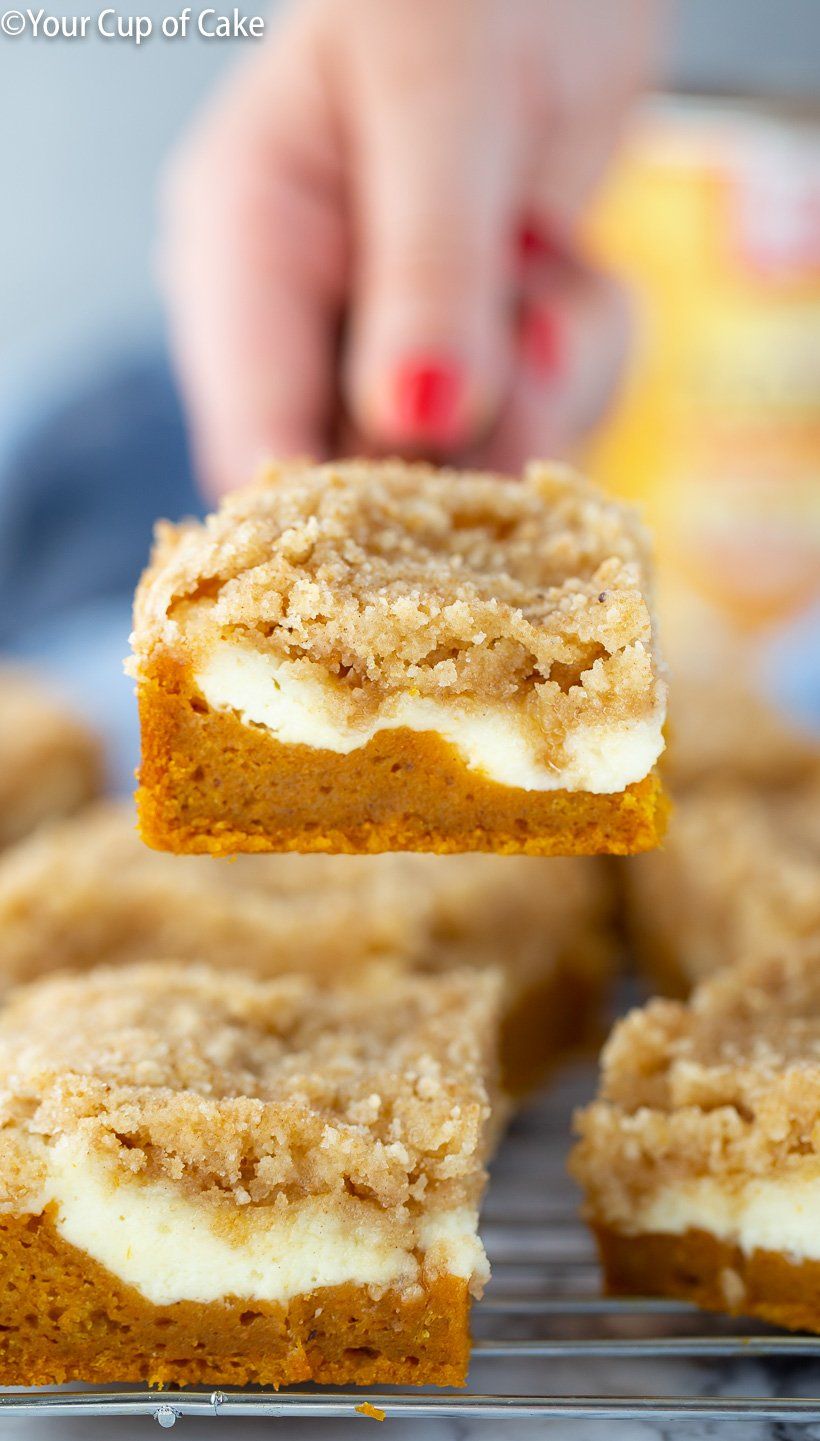 Pastel de migas de queso crema y calabaza