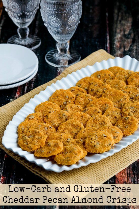Patatas fritas bajas en carbohidratos y sin gluten de almendras y nueces de cheddar