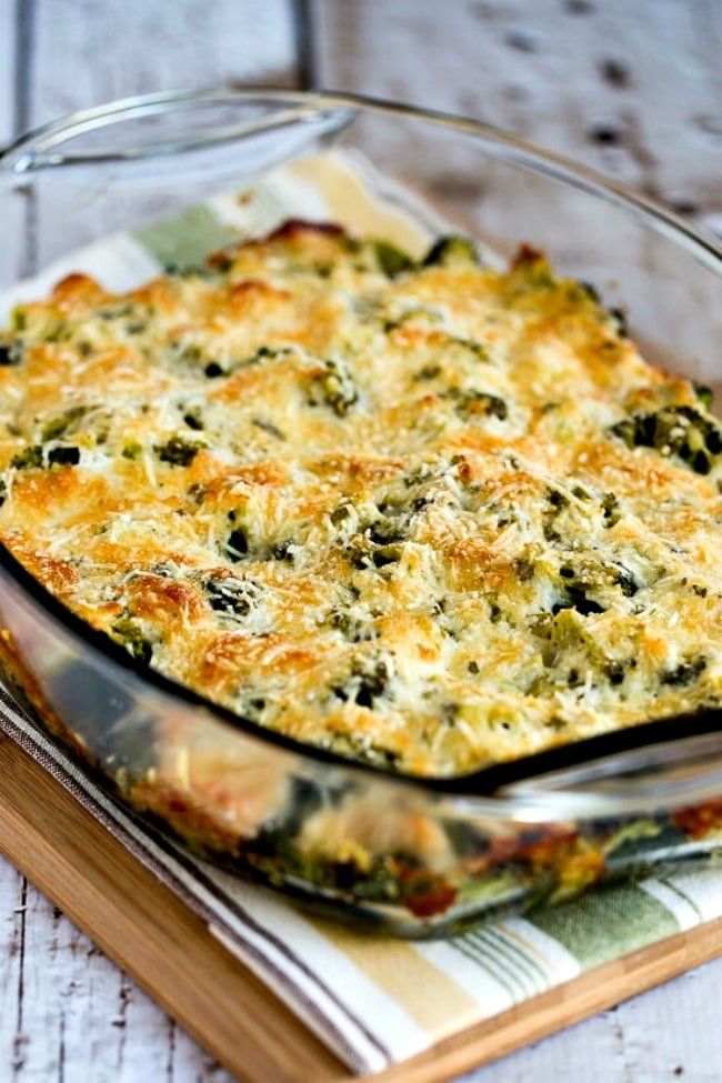 Gratinado de brócoli bajo en carbohidratos con suizo y parmesano (VIDEO)