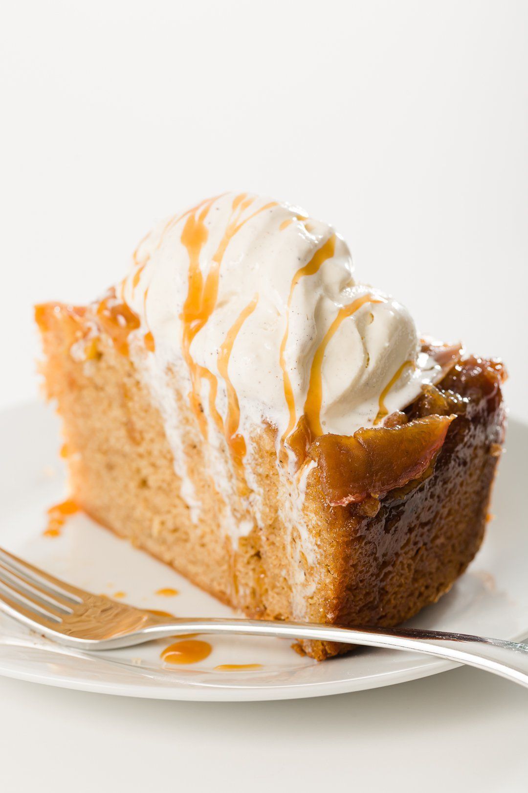 Pastel de manzana al revés – El mejor pastel de especias de manzana y caramelo