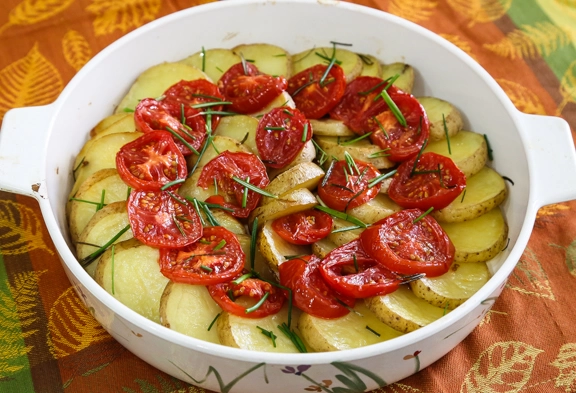 Patatas Asadas y Tomates con Romero