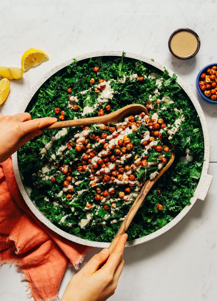 Ensalada de col rizada masajeada fácil (¡15 minutos!)
