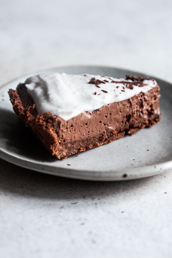 Pastel de mousse de chocolate vegano fácil y sin hornear