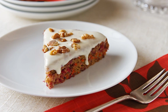 Pastel de arándano y zanahoria con glaseado de queso crema y arce