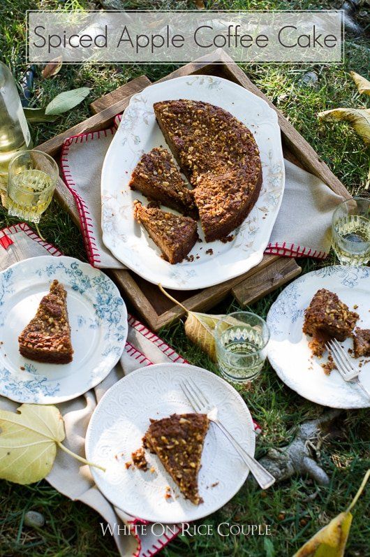 Pastel de café con especias y manzana