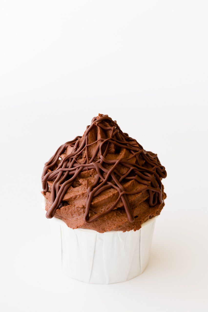 Glaseado de mousse de chocolate: oscuro, decadente y cremoso