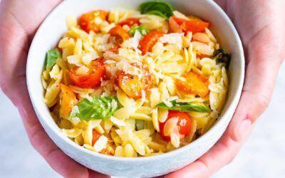 Pasta Orzo con Tomate, Albahaca y Parmesano