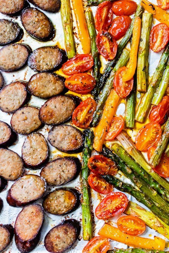 Cena en sartén con verduras bajas en carbohidratos