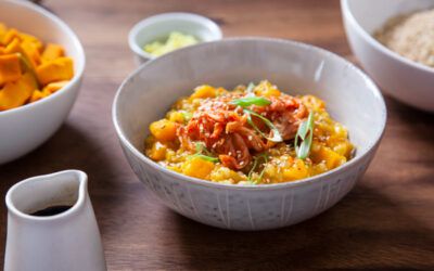 Gachas de desayuno de calabaza y kimchi salados