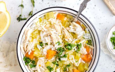 Sopa de arroz y pollo a fuego lento