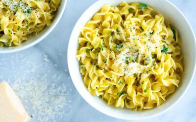 Fideos con mantequilla de parmesano fáciles