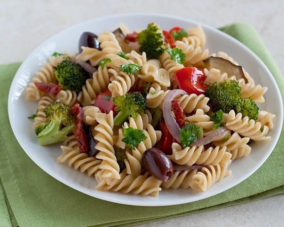 Pasta con Verduras Asadas y Aceitunas