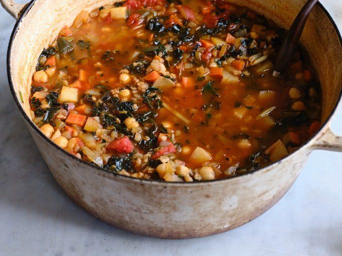 Sopa simple de farro y frijoles
