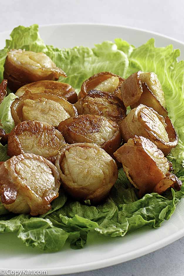 Vieiras envueltas en tocino y vieiras