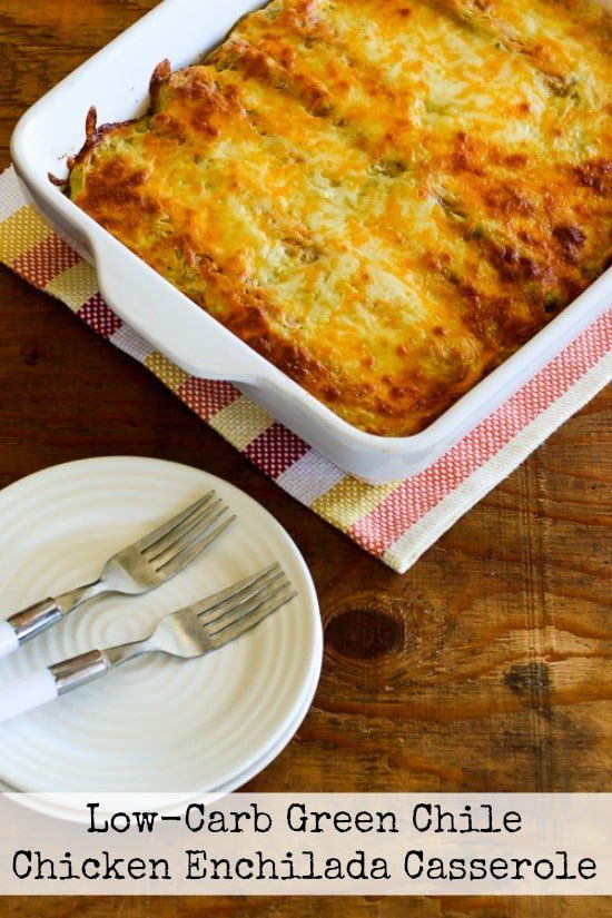 Cazuela de enchilada de pollo con chile verde bajo en carbohidratos