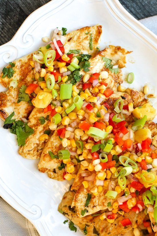 Pollo a la parrilla con limón picante y salsa de piña