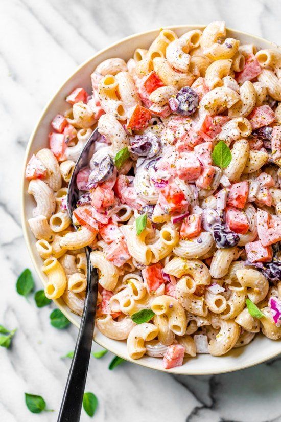 Ensalada de macarrones con tomate