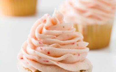 Glaseado de crema de mantequilla de fresa fresca | Proyecto de magdalenas