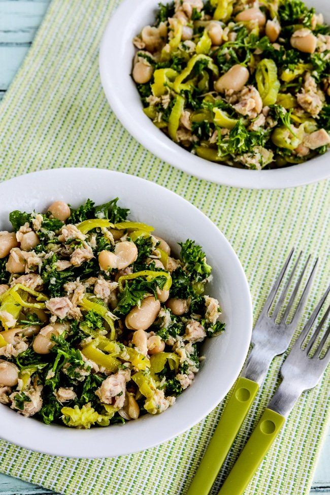 Ensalada de frijoles y atún Cannellini con peperoncini y perejil