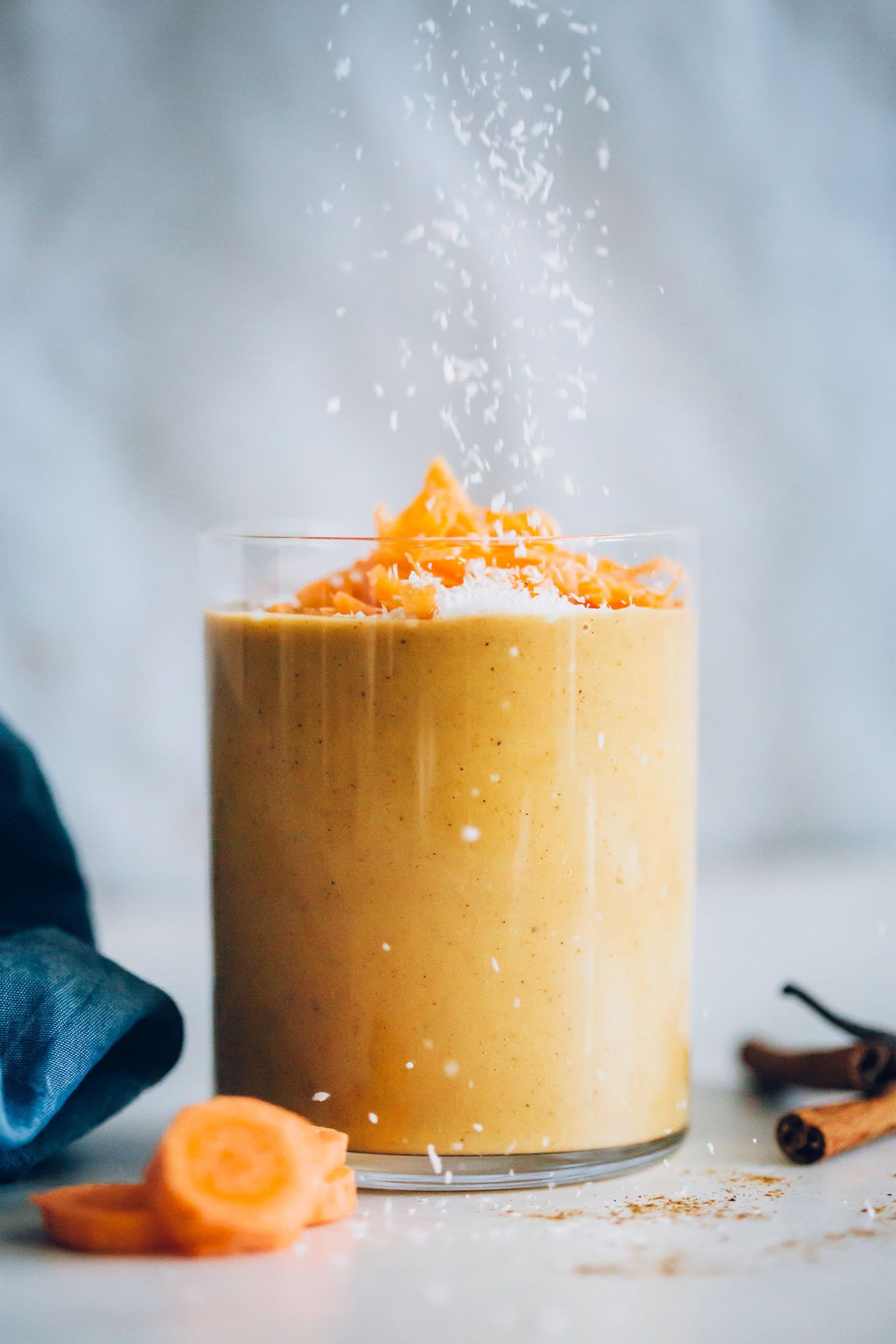 Batido cremoso de pastel de zanahoria