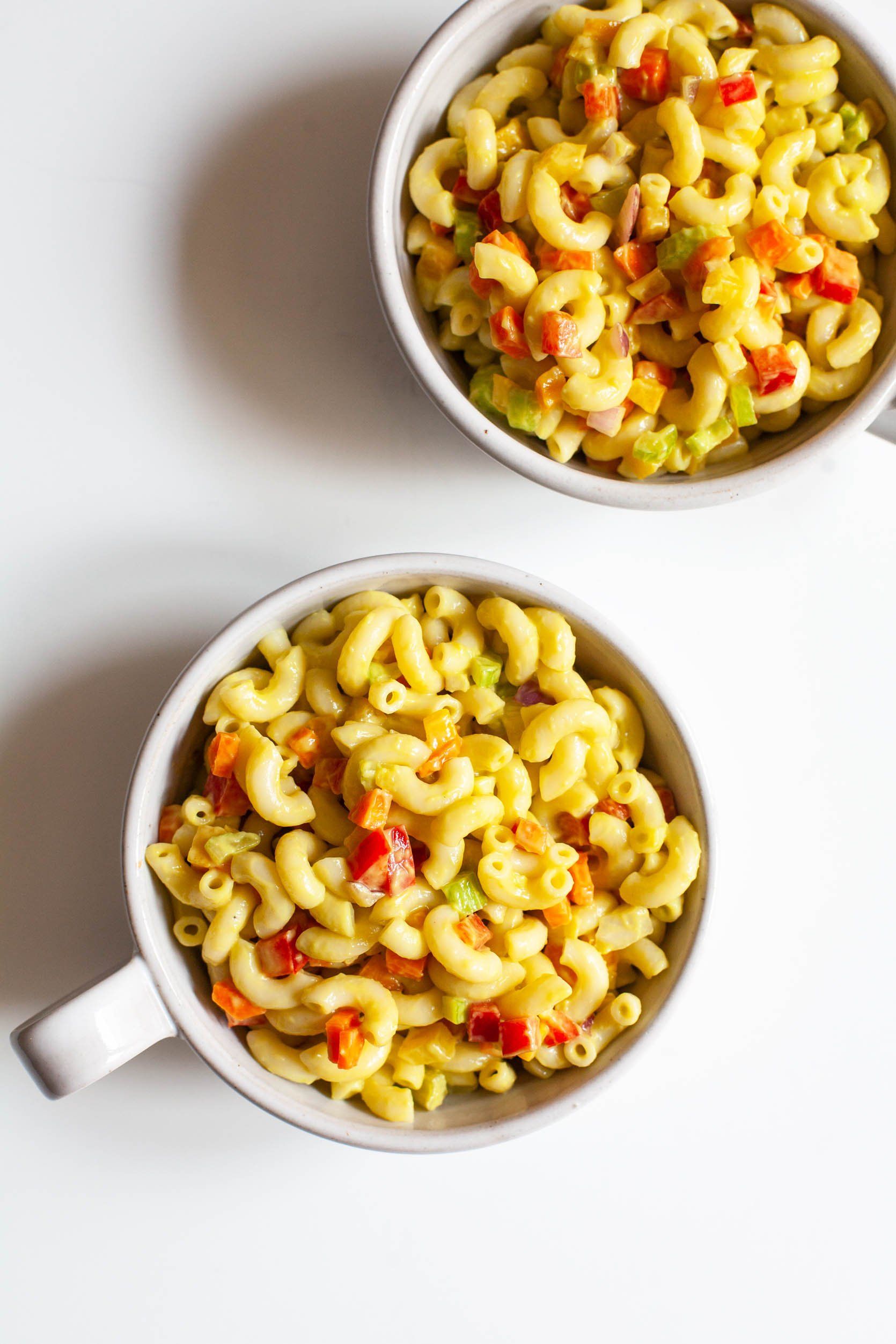 Ensalada cremosa de macarrones con aguacate |  La ayuda completa