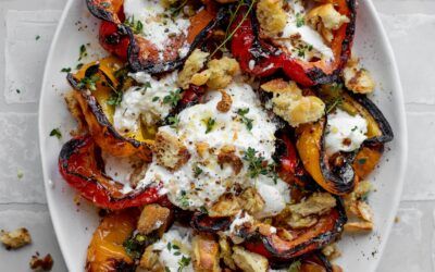Pimientos a la Plancha con Burrata y Pan Molido