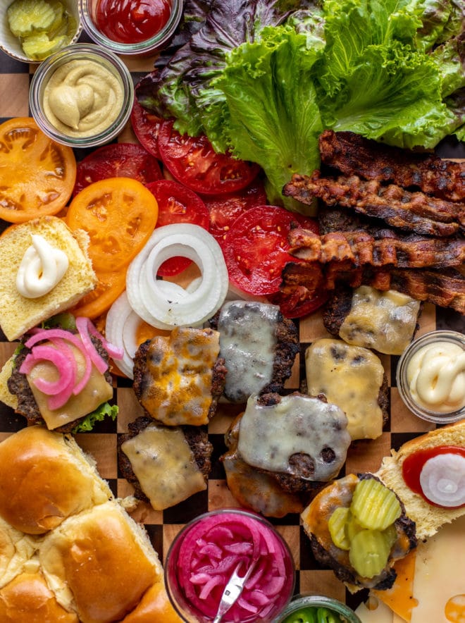Barra deslizante: cómo construir una tabla de hamburguesas con ingredientes