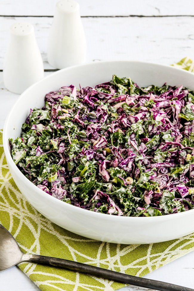 Ensalada de col rizada y repollo rojo