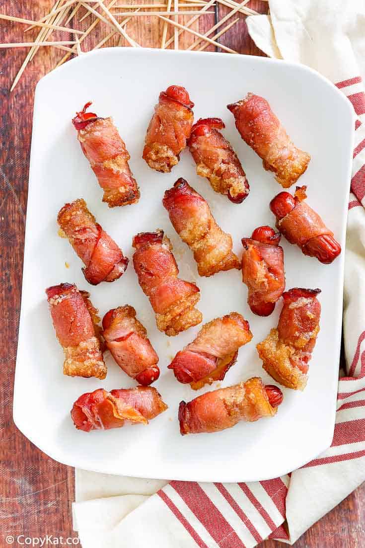 Smokies envueltos en tocino y azúcar morena rápidos y fáciles