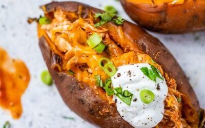 Enchilada de pollo en olla de cocción lenta, batatas rellenas