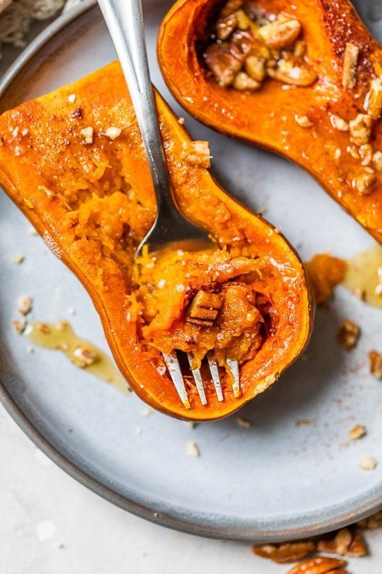 Calabaza de nuez asada con arce y nueces