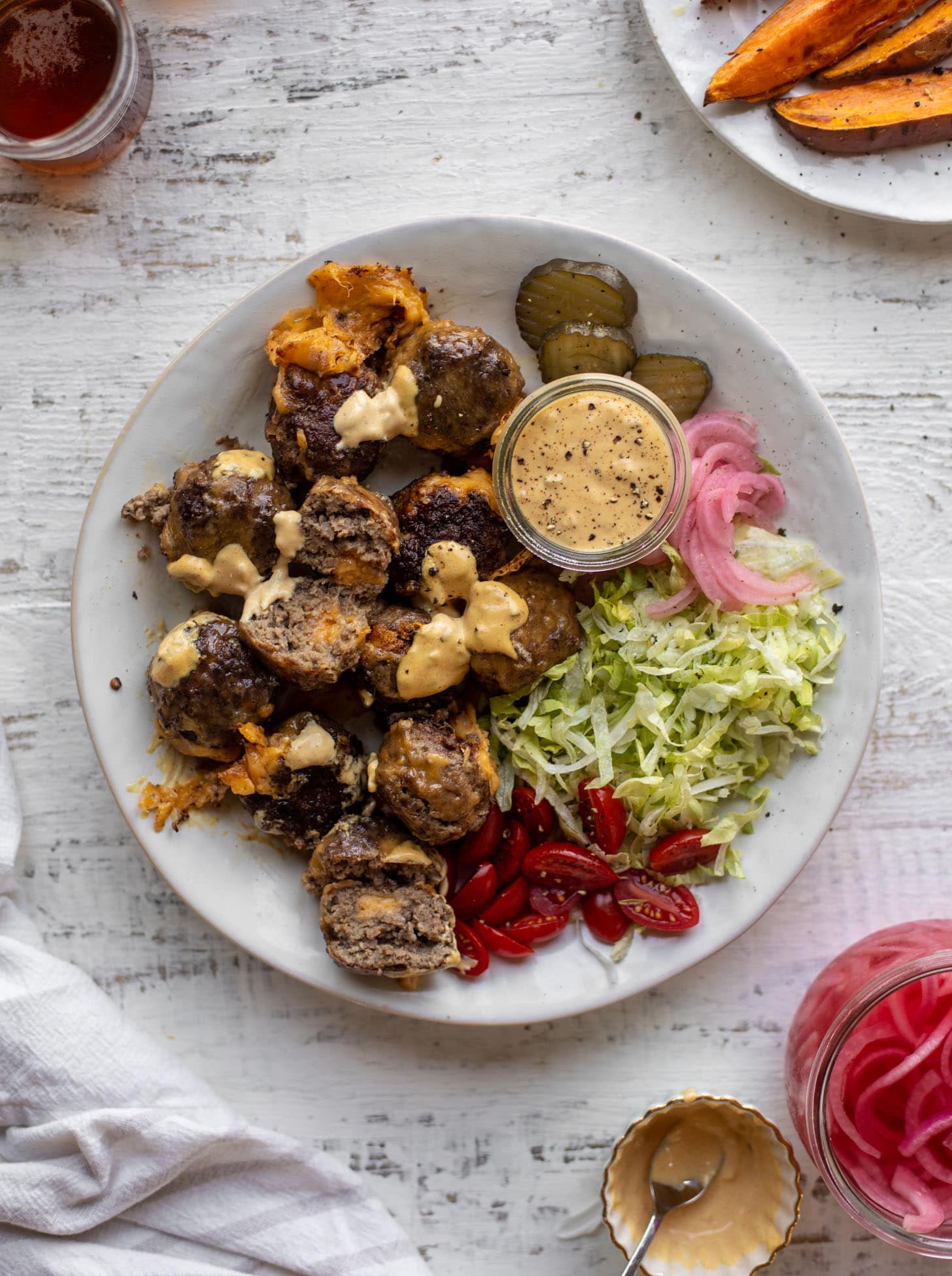 Albóndigas de Hamburguesa con Queso con Salsa Especial