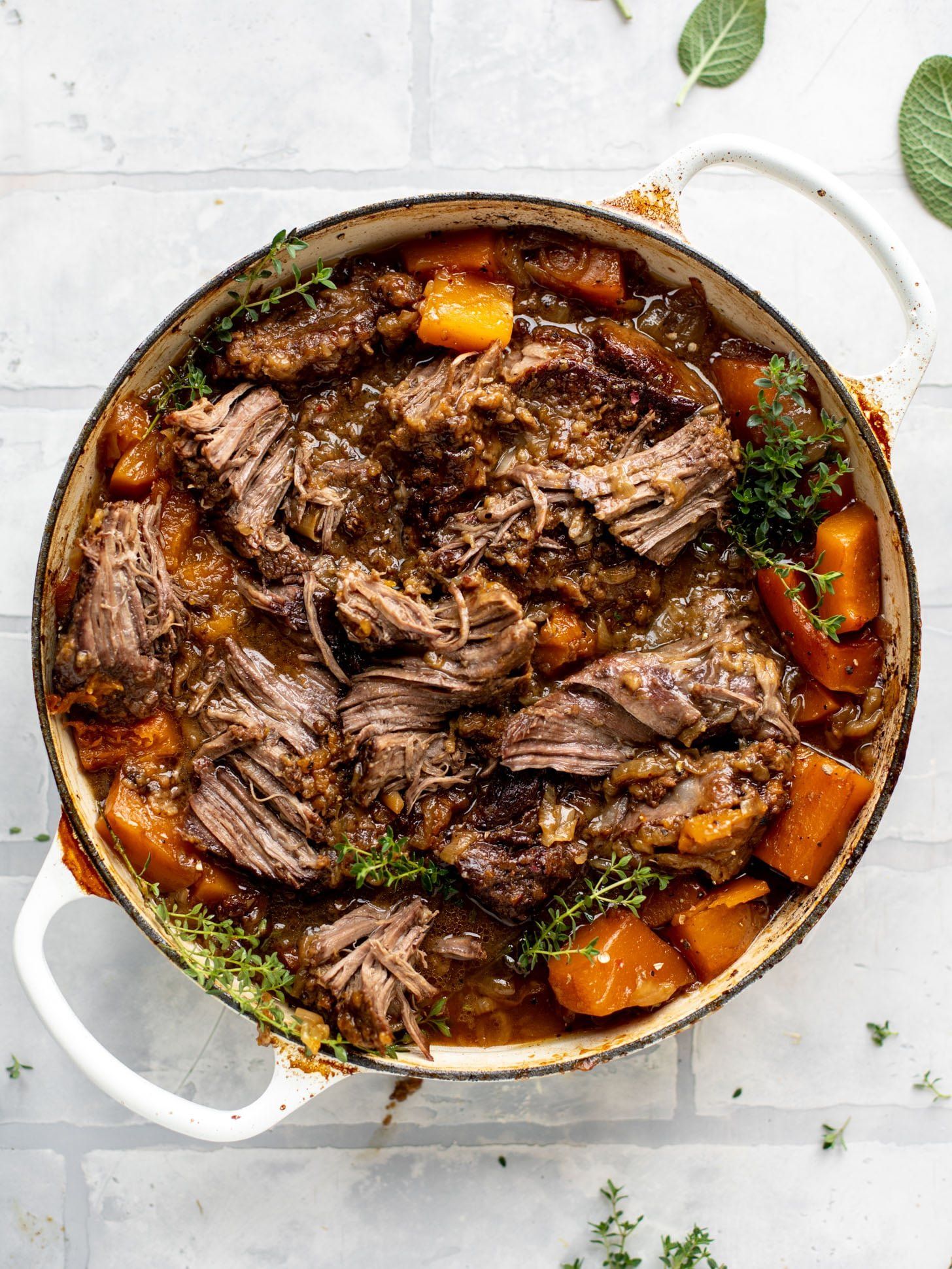 Asado a la sidra con cebolla caramelizada y arroz con coliflor