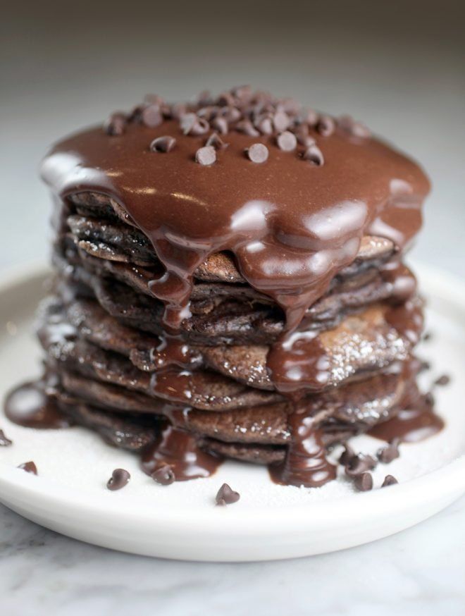 Panqueques de chocolate doble decadente