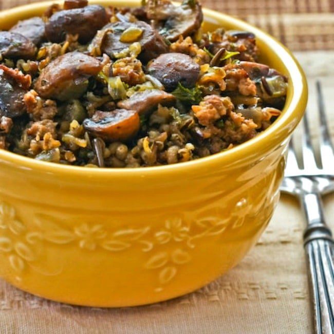 Arroz salvaje con salchicha y champiñones
