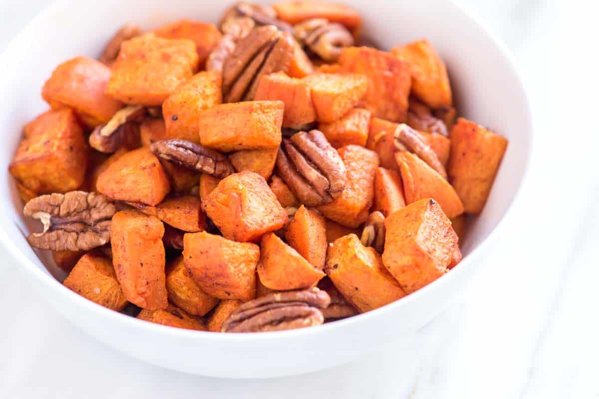 Camote asado con aceite de coco y nueces
