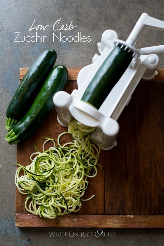 Recetas saludables de fideos de calabacín bajo en carbohidratos, cetogénico