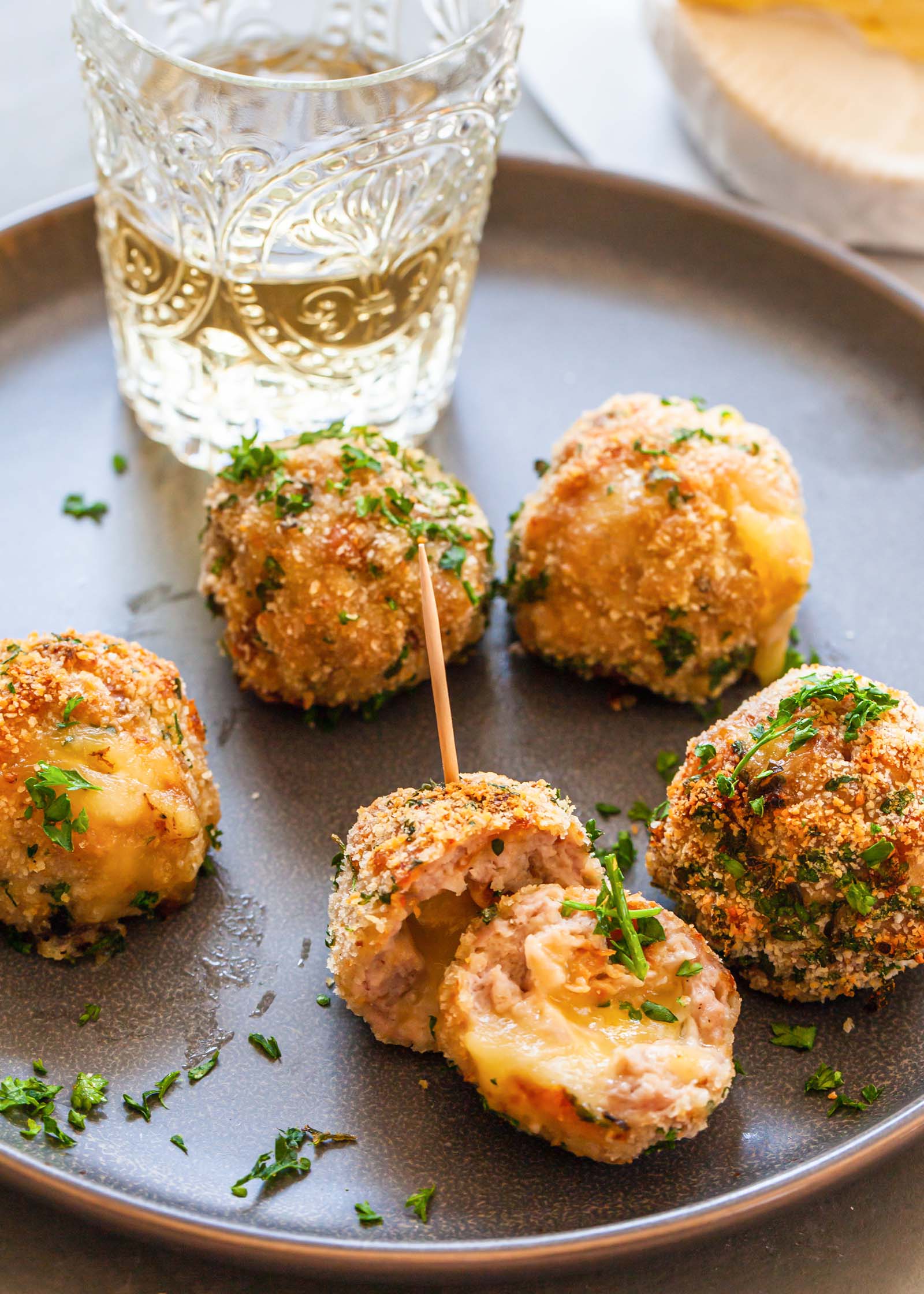 Receta de bolas de salchicha rellenas de camembert | SimplyRecipes.com