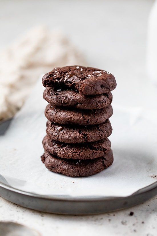Galletas de brownie arrugadas y sin harina con sal marina