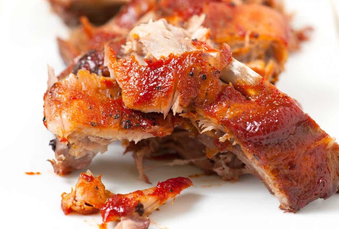 Costillas al horno fáciles que se desprenden del hueso