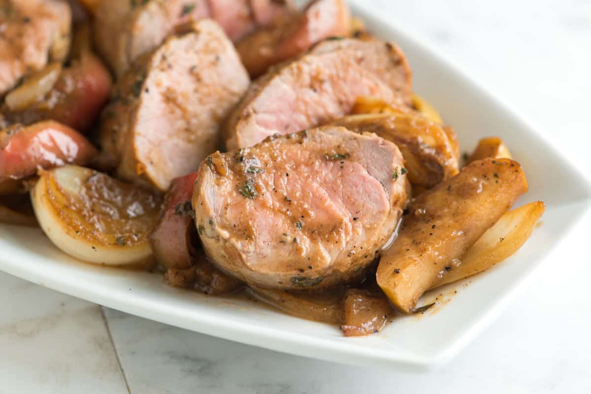 Solomillo de cerdo asado perfecto con manzanas