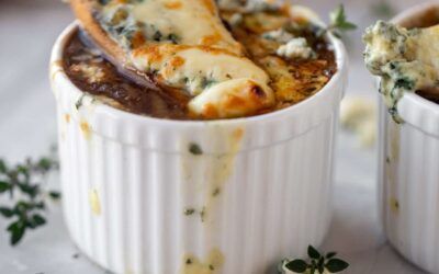 Sopa de cebolla francesa con queso azul