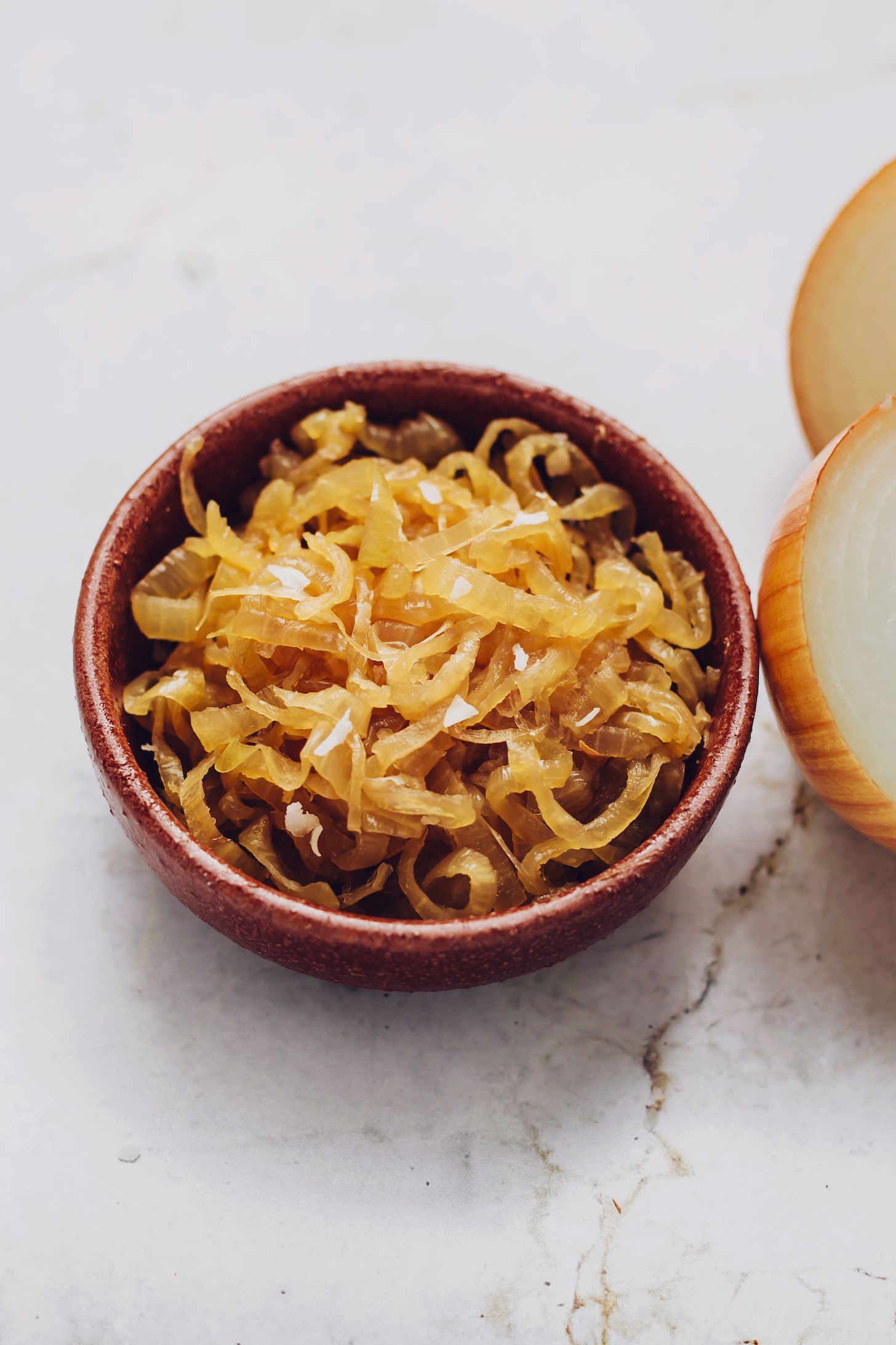 Cebollas caramelizadas fáciles (¡sin aceite!)