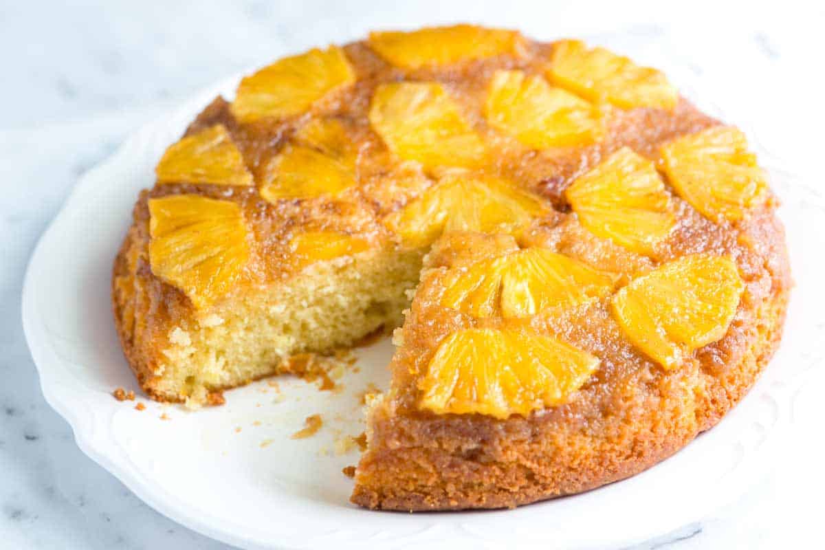 Pastel de piña fresca al revés