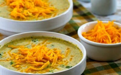 Sopa de brócoli y coliflor con queso (video)