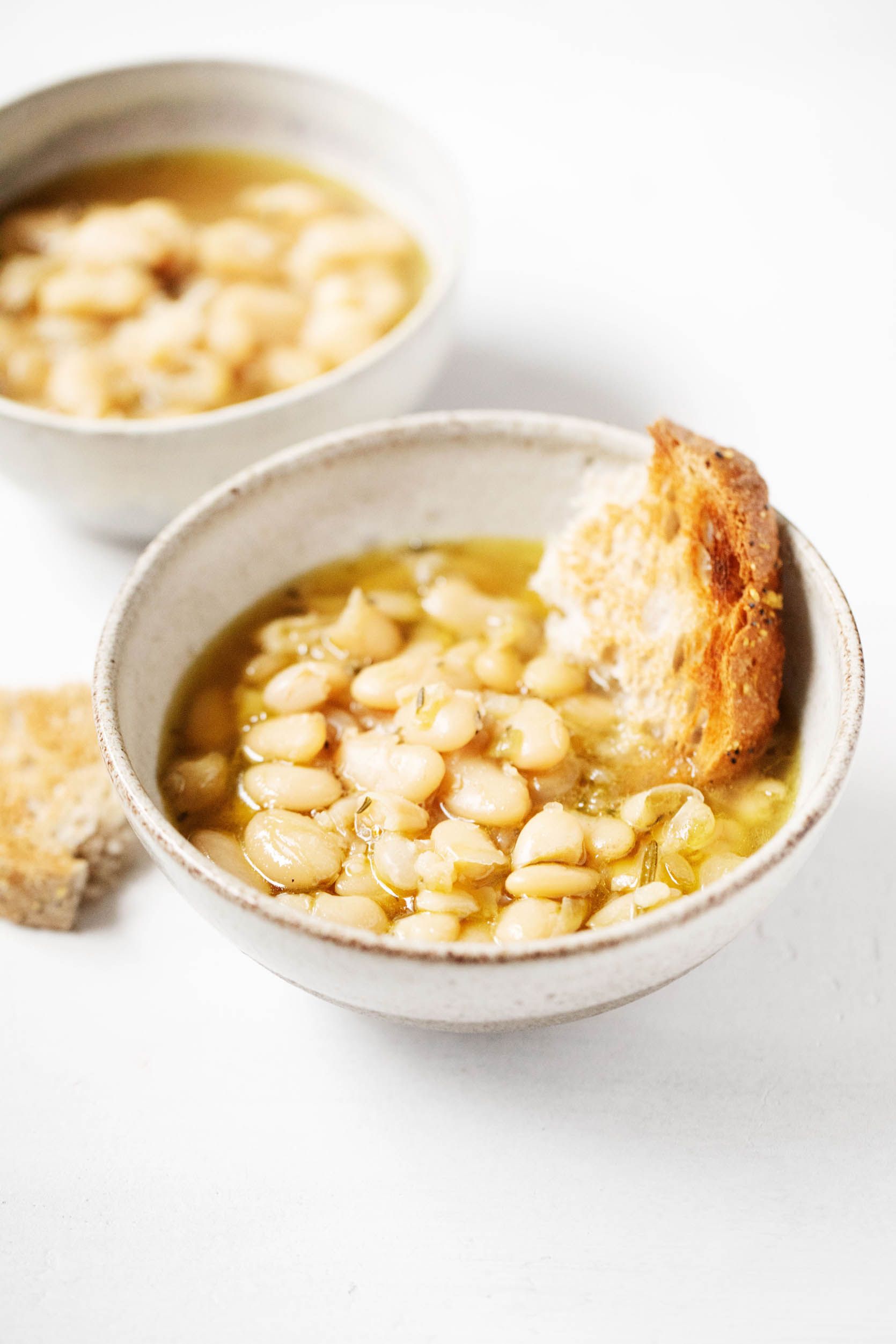 Los mejores frijoles blancos caldosos de una olla