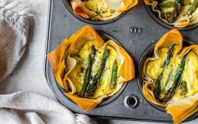 Tartaleta de espárragos y queso feta con corteza de filo
