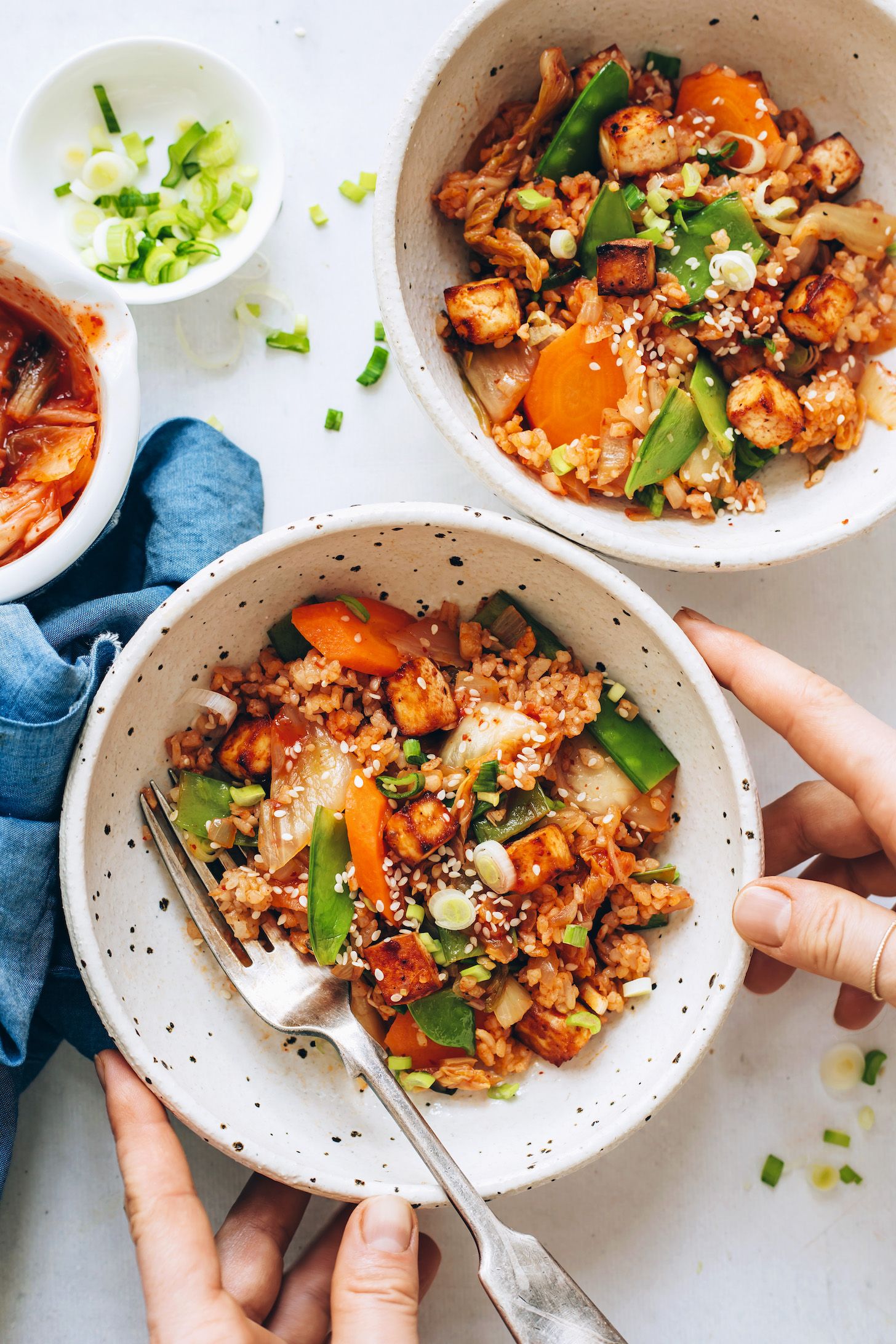 Arroz frito con kimchi (¡a base de plantas!)