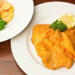Receta Wiener Schnitzel con muchos consejos para el Schnitzel de ternera empanado original